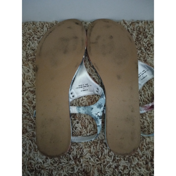 Guess Factory Carmela Floral T-Strap Sandals - Picture 3 of 3